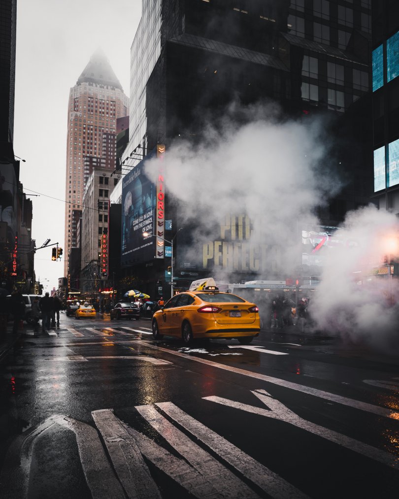 Photo d'une voiture émettant des gaz d'échappement 